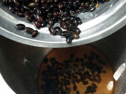 圖片[3]-【黑豆黑米黑芝麻豆?jié){】做法步驟圖 防脫發(fā) 頭發(fā)黑又亮！-起舞食譜網(wǎng)