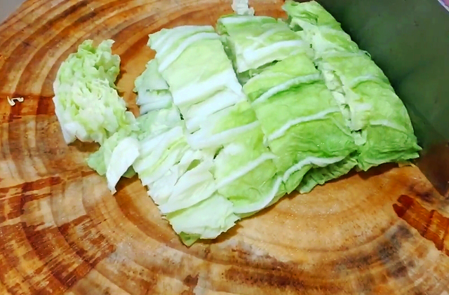白菜炖粉条的家常做法，家常菜白菜炖粉条的做法（大厨教你这样做）