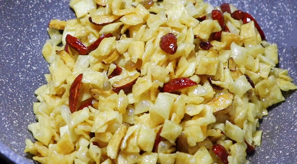 图片[5]-【饺子皮沙琪玛】做法步骤图 香甜酥软 营养又解馋-起舞食谱网