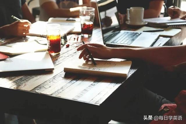 疲劳的英文单词，疲劳的英语单词怎么写怎么读（“工作很累”用英文翻译成“The）