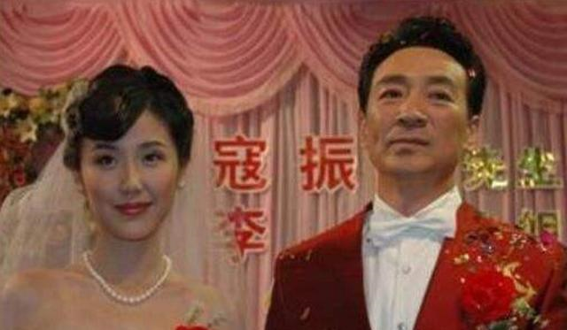 寇振海与妻子李婷，肤白貌美不输女星