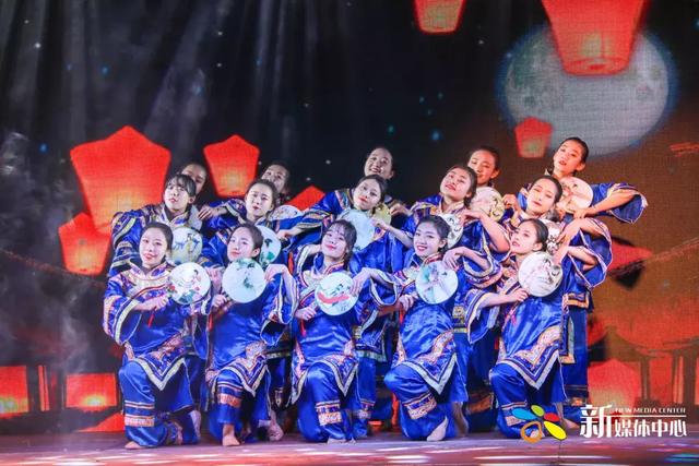 外婆的澎湖湾串词，外婆的澎湖湾串词主持人（2019元旦晚会）