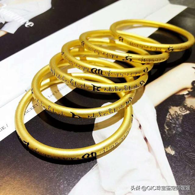 黄金手镯怎么戴好看，金镯子怎么戴好看（你的黄金手镯选对了吗）