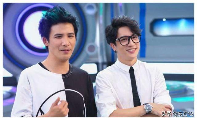 嘻唰唰歌词完整版，嘻唰唰歌词（十年前他们的洗脑神曲火遍全国）