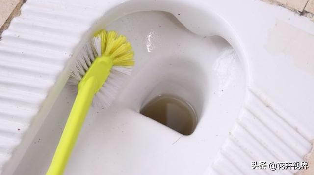 怎样去除便池里的黄污渍，去除便池里的黄锈（简单方法就洗得洁净如初）