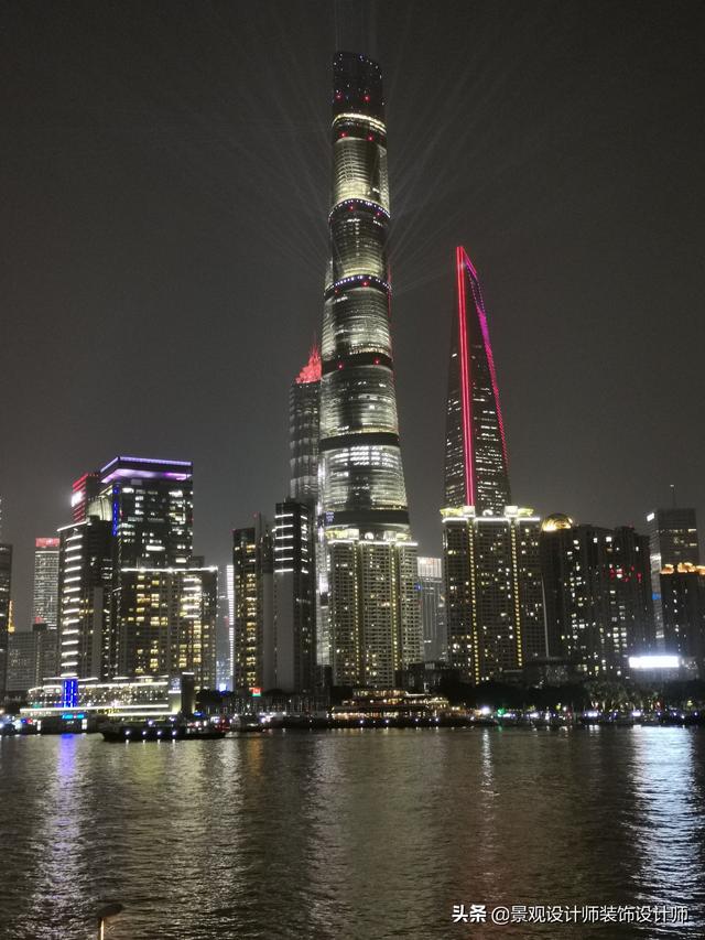 上海外滩夜景图片，外滩夜景美丽迷人让人流连忘返（上海市外滩夜景）