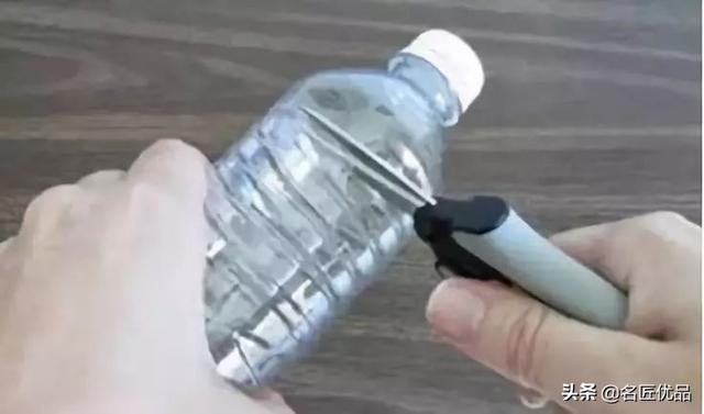 用矿泉水瓶做手工简单又漂亮，简易好看矿泉水瓶手工（趣味变废为宝手工制作）
