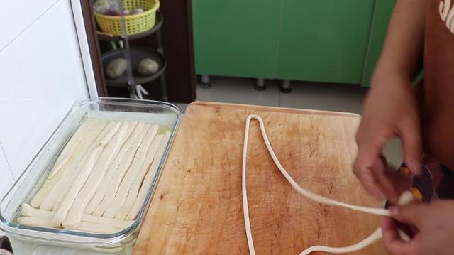 炒拉条子的家常做法，炒拉条怎么做最好吃（味道比饭店里的还好吃）