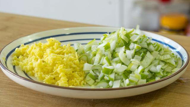 年夜饭怎么做炸货，过年吃的炸货（8道过年必备炸货）