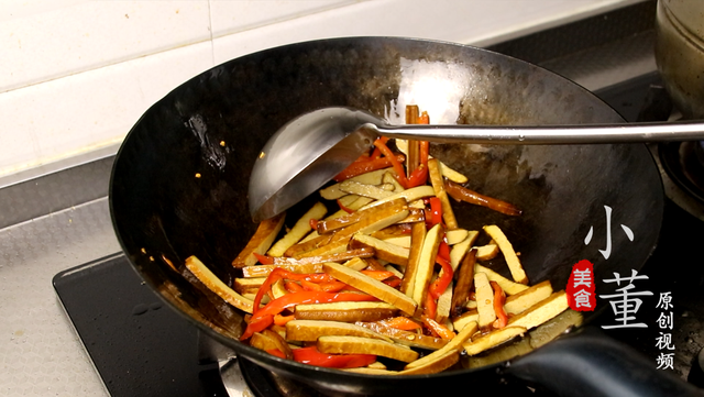 豆干炒韭菜怎么做好吃，豆干炒韭菜怎么做好吃又简单（5分钟就学会）
