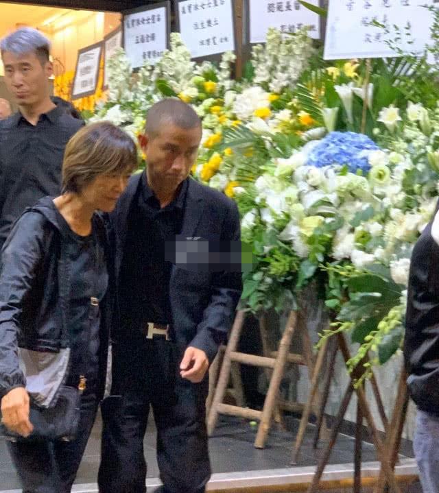 文章和马伊琍的孩子，文章独自带两个女儿去练舞（文章马伊琍几个孩子）