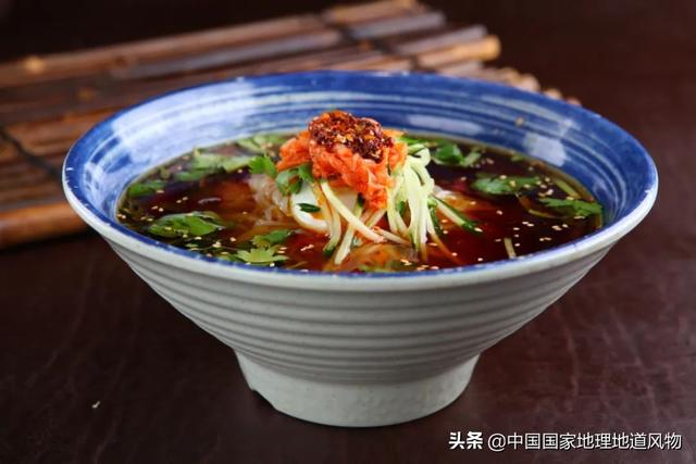 冷面是什么面做的，各地东北人吵起来啦