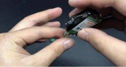 502胶水溶解克星，502胶水最怕的克星是什么（502用一次粘一次手）