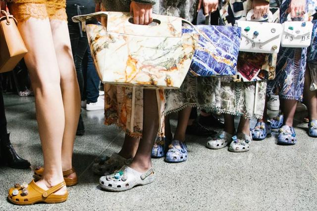 crocs是什么牌子,crocs是什么牌子女包(史上最丑鞋王,为何突然爆火) crocs是什么牌子,crocs是什么牌子女包(史上最丑鞋王,为何突然爆火)