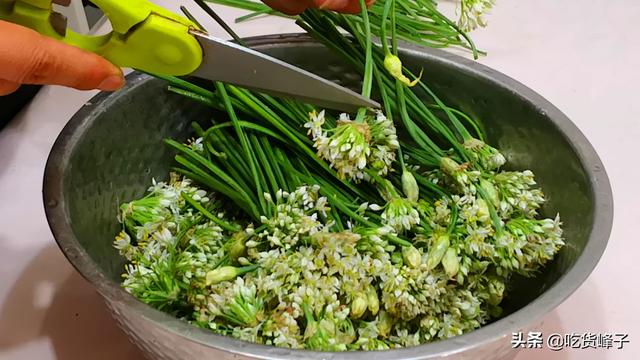 怎樣做韭菜花醬,醃製韭菜花的做法(醃韭菜花醬原來這麼簡單)