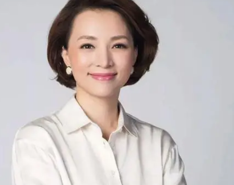 央视为什么解雇董卿？内部员工说出董卿“离开”央视原因！