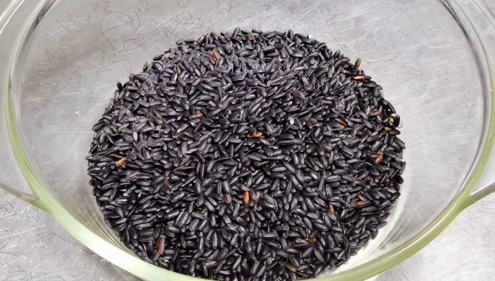 图片[2]-【黑米饭团】做法步骤图 比吃补药还补 孩子也特别喜欢吃-起舞食谱网