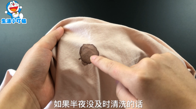 洗血渍的最佳办法，血渍清洗妙招（用它搓几下就彻底干净了）