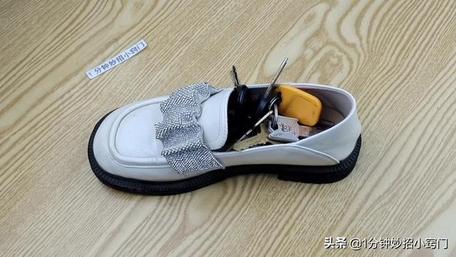 忘带钥匙开锁小窍门，出门经常忘带钥匙不用愁