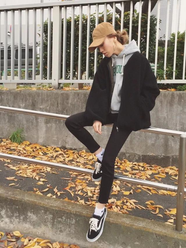 冬天穿卫衣怎么搭配，冬天穿卫衣搭配什么发型（1件卫衣=冬季10种搭配）