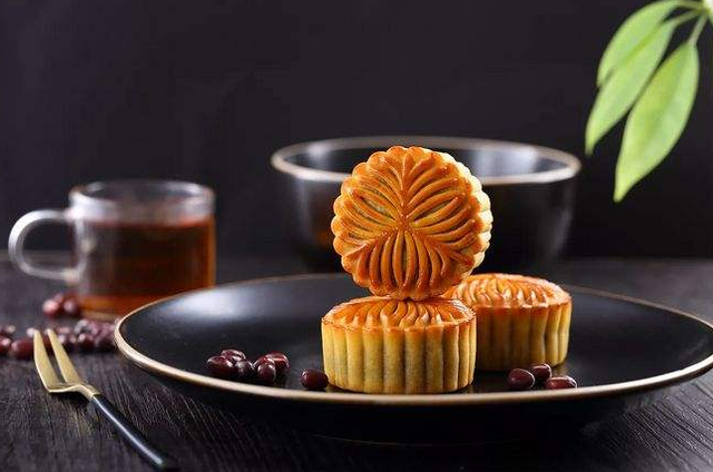 关于月饼的诗句，月饼的诗句古诗（中秋月饼<外一首>）