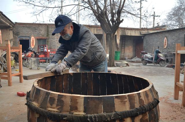 鼓皮是什么做的，鼓皮是由什么材质做成的（河南农民用传统技艺制作大鼓）
