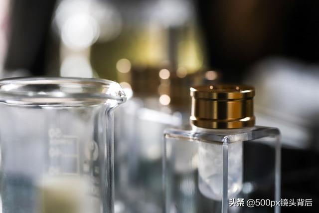 怎样自己在家DIY口红，怎样自己在家做口红（量杯、磅秤、搅拌一个也不能少）