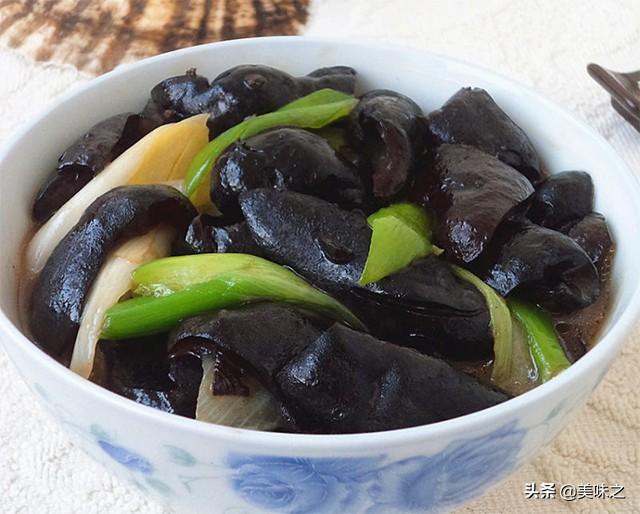 葱烧海参怎么做，葱烧海参的家常做法视频（葱烧海参的12种做法）