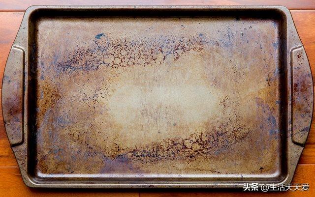 可乐弄到白衣服上能洗掉吗，可乐撒白衣服上能洗掉吗（都可以用可乐来清洁）