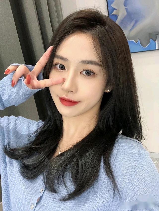 黑茶色适合什么肤色，黑茶色适合黑黄皮肤吗（显黑又土气的发色）