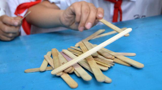 如何用纸做简单的可以打皮筋的枪，如何用纸做一个皮筋枪（这些80后的玩具你玩过几样）