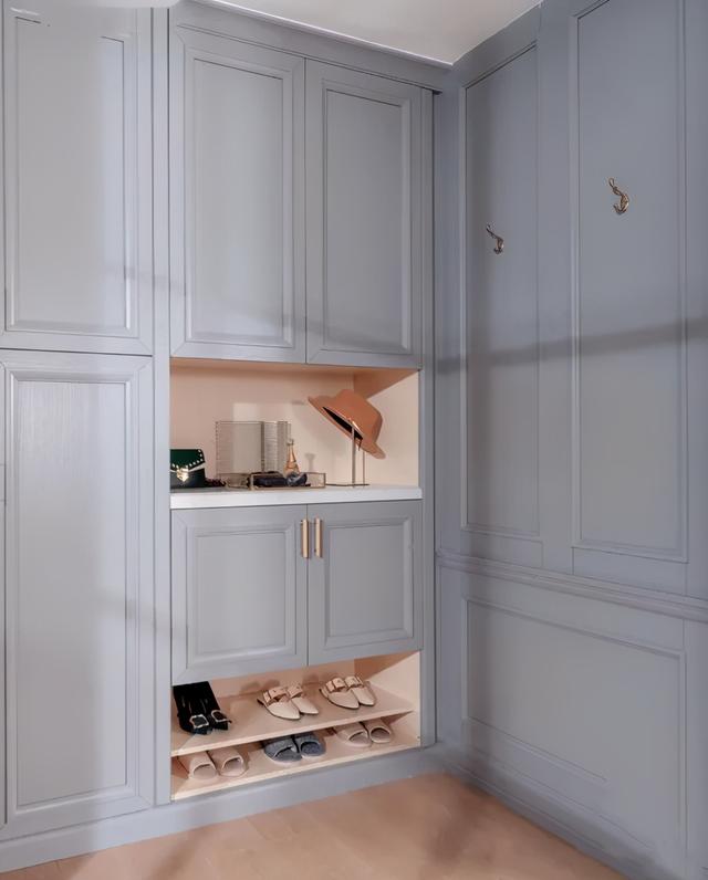 换鞋凳选购的技巧有哪些，换鞋凳买哪种好（衣柜+鞋柜一体设计正流行）