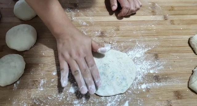 如何发面烙馅饼，馅香喧软放三天也不会硬
