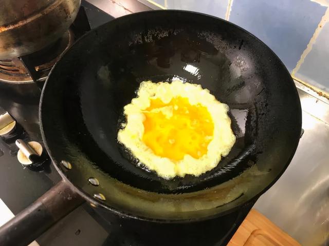 小瓜炒鸡蛋的做法，角瓜炒鸡蛋家常做法（年夜饭必备的家常菜）