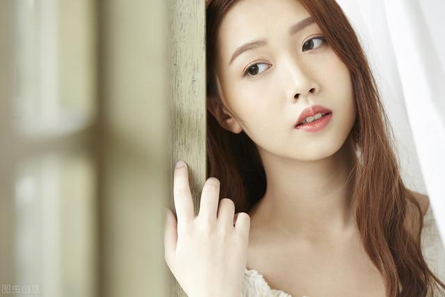 形容女人内涵气质的句子,形容女人有气质内涵的佳句(折射出一个女人的