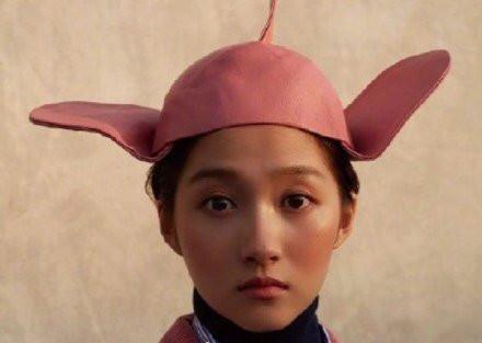 黑色帽子搭配，黑色帽子搭配浅色衣服（吴谨言的效果，差异不是一般大）