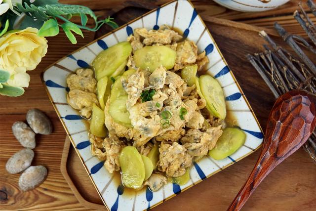 花甲肉怎么炒，炒花甲的做法视频（它和花甲一起炒是绝配）