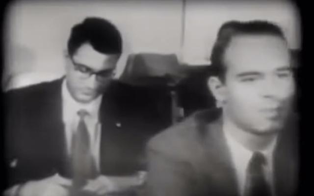 沃伦．巴菲特生平简介越详细越好，沃伦巴菲特的一生（股神巴菲特的故事：11岁炒股）