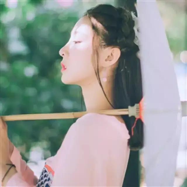 小清新：曲终人散皆是梦，繁华落尽一场空。，曲终人散梦一场微信（[诗意网名古风头像]叶落聚中人散）