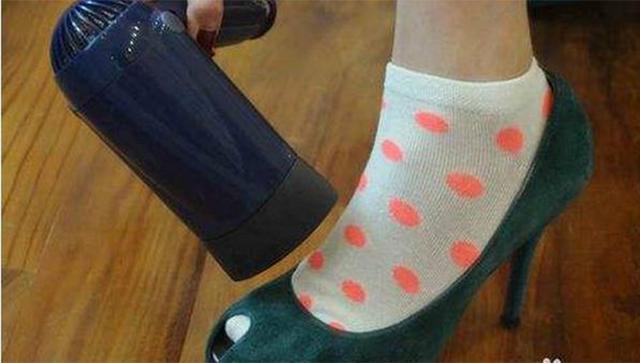 鞋子特别磨脚怎么办，鞋子特别磨脚怎么办小妙招（比你一个劲往脚上贴创可贴要来的容易得多）