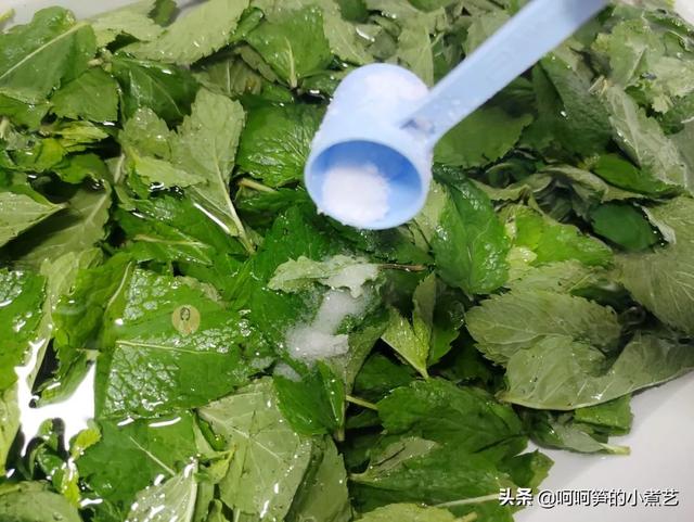 如何在家自己做艾草膏，教你制作无添加艾草薄荷膏