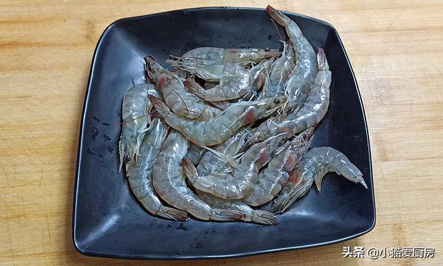 干锅大虾怎么做，干锅虾的做法（下酒又下饭一大锅不够吃）