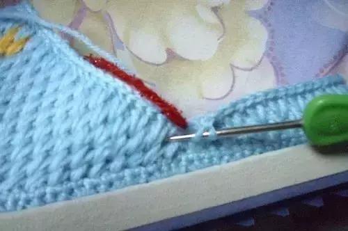 怎么钩毛线拖鞋，学钩毛线拖鞋视频教程（钩针编织的蝴蝶图案的棉拖鞋）