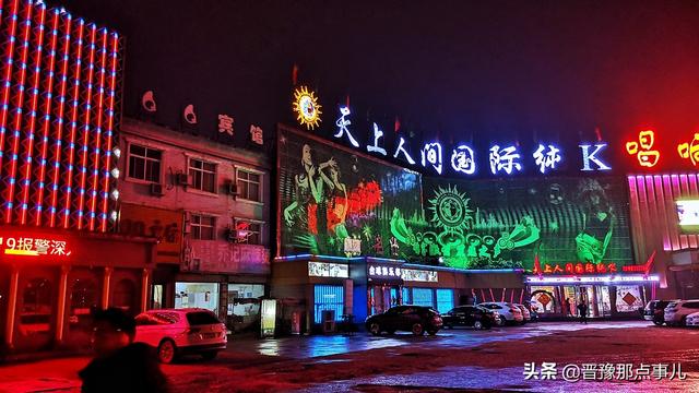 平舆老鳖岛死人，村里的老人去死几天了。海南天气又热……臭了好几天我一直以为是死老鼠……一知道死人了。。我饭都吃不下（实拍河南平舆县城的“老鳖岛）