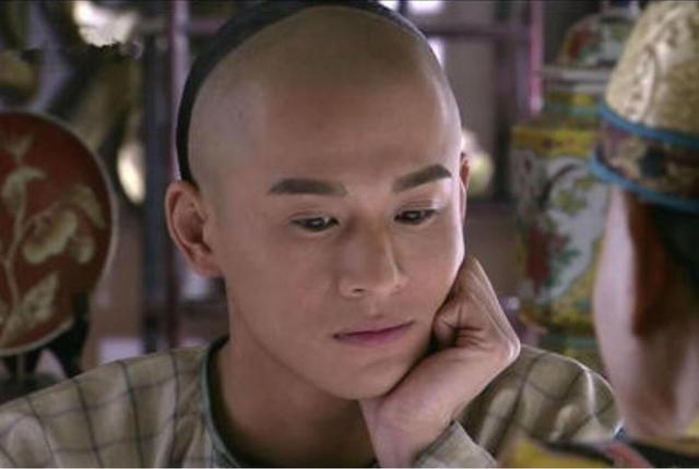乾隆有17个儿子，为何要把皇位传给嘉庆？学者：实属无奈之举