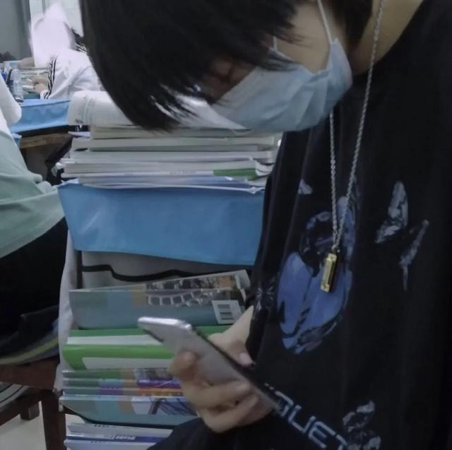 最凉不过人心图片，最凉不过人心，微信头像（也觉得冷可我不会拥抱别人）