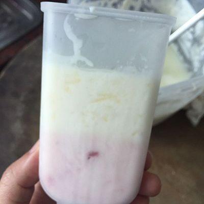 三色水果酸奶棒冰，樱桃酸奶冰淇淋（三色果酱酸奶冰棒）