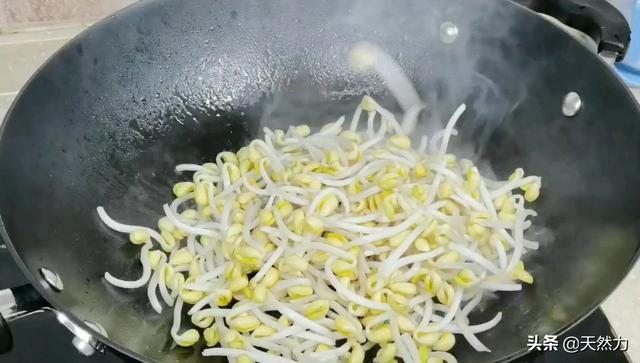 豆芽要煮多久，凉拌豆芽要煮多久（黄豆芽煮多长时间能熟）