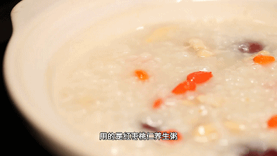 煮大米粥要多久，大米粥一般煮多久才好吃（大米粥怎么煮才又滑又粘稠）