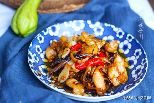 鸡脚筋在什么部位，鸡筋是哪个部位（鸡爪中最好吃的部位）